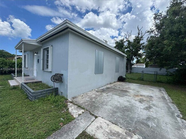 Building Photo - 1320 NW 87th St