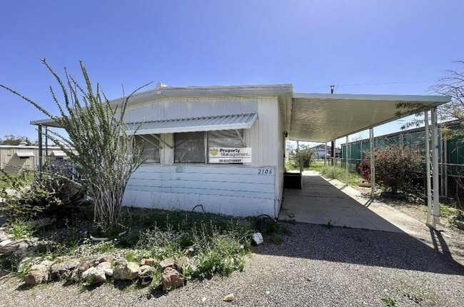 Primary Photo - 2 bed 2 bath close to the river.