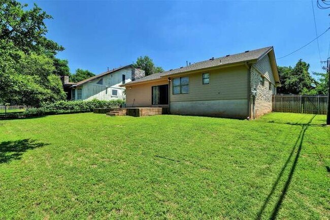 Building Photo - 4102 Hillside Dr