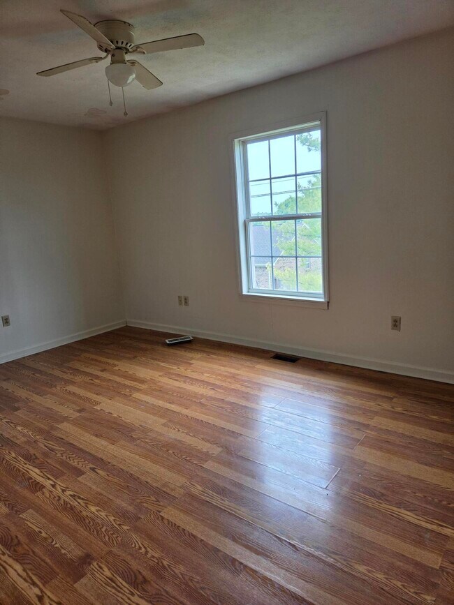 Building Photo - 1000 Heathcliff Dr