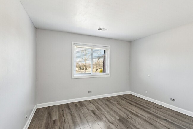 Building Photo - 501 McHenry Rd