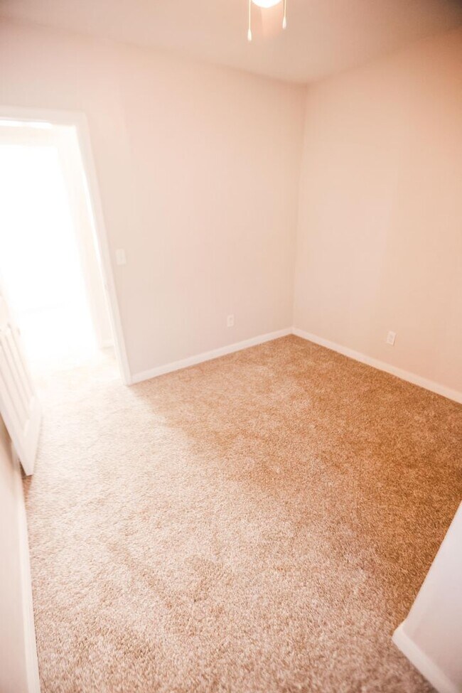 Building Photo - 628 Evesham Ave