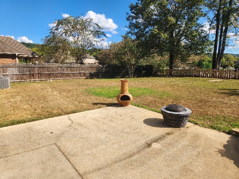 Building Photo - 342 Creekside Ln