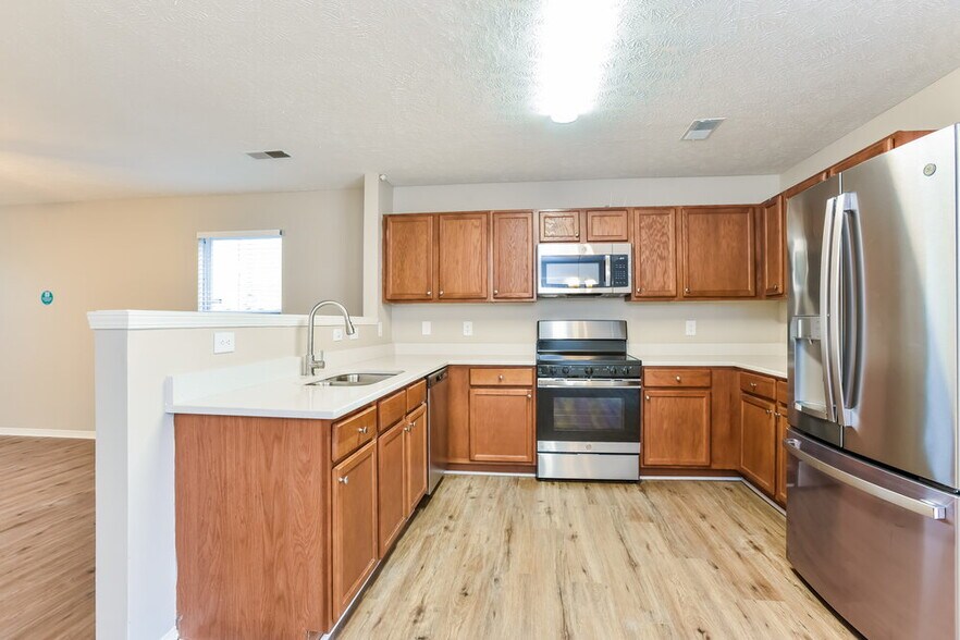 Building Photo - 2803 Creekbend Dr
