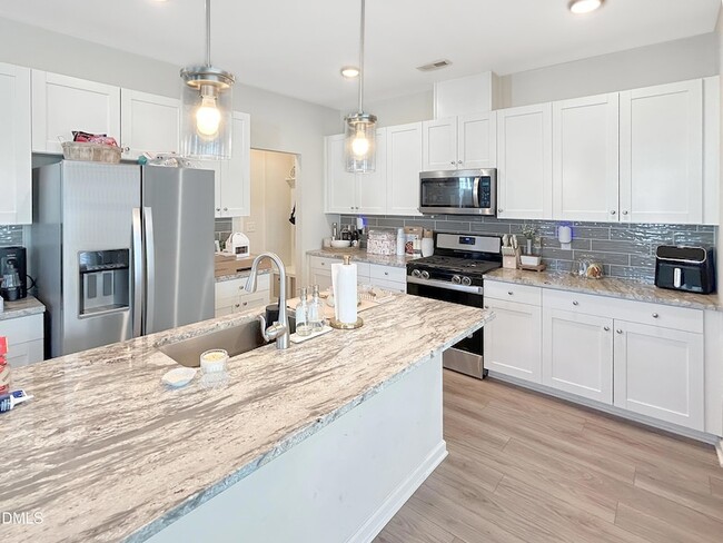 Building Photo - 779 Creekway Dr