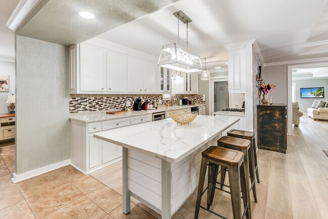 Building Photo - 2930 Water Lily Dr