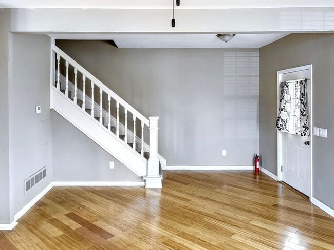 Building Photo - Comfortable 3-Bedroom Home with Garage and...