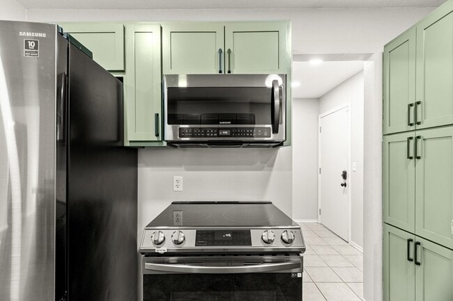 Building Photo - 3701 Oakmont Dr