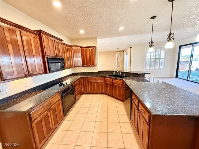 Building Photo - 3530 E Vineyard Dr