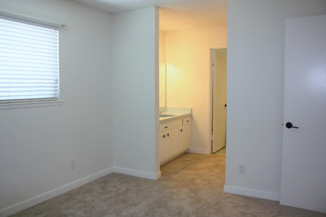 Building Photo - 8409 Joan Ln