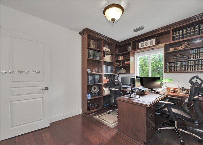 Building Photo - 6134 SW 28th St