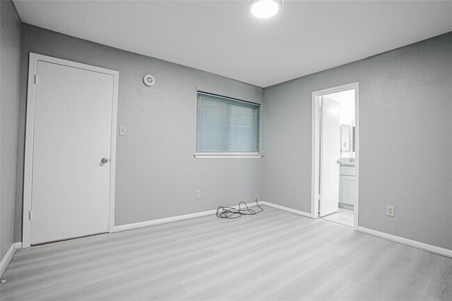 Building Photo - 11103 W Brompton Dr