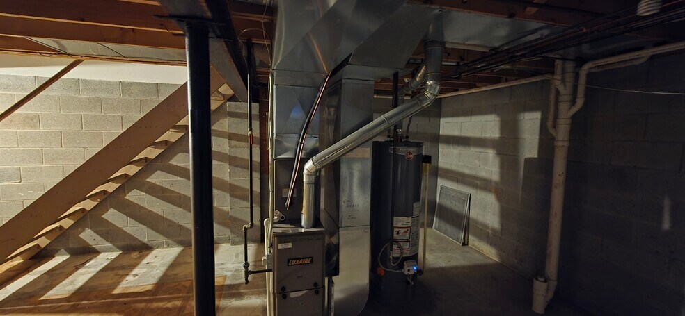 Building Photo - 5885 Callaway Cir