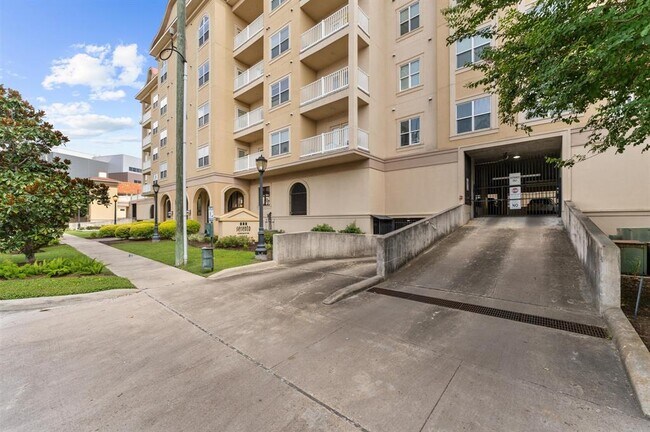 Building Photo - 2203 Dorrington St