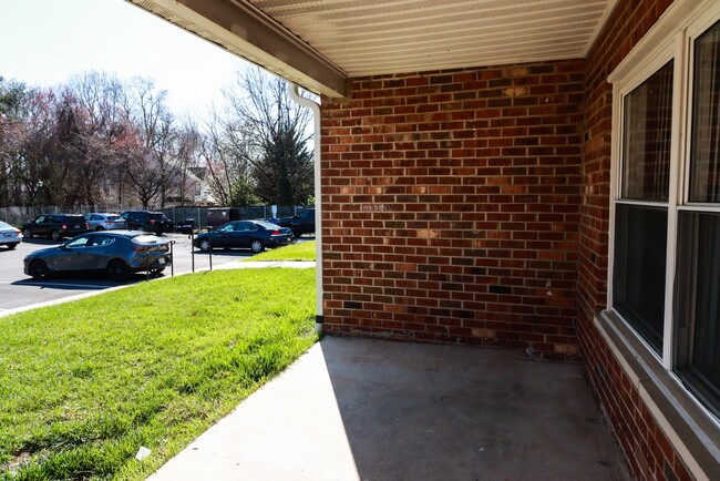 Building Photo - 9240 Bridle Path Ln
