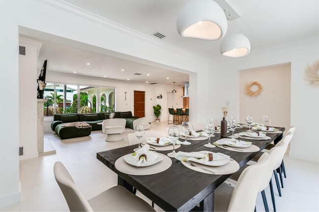 Building Photo - 616 NE 16th Terrace