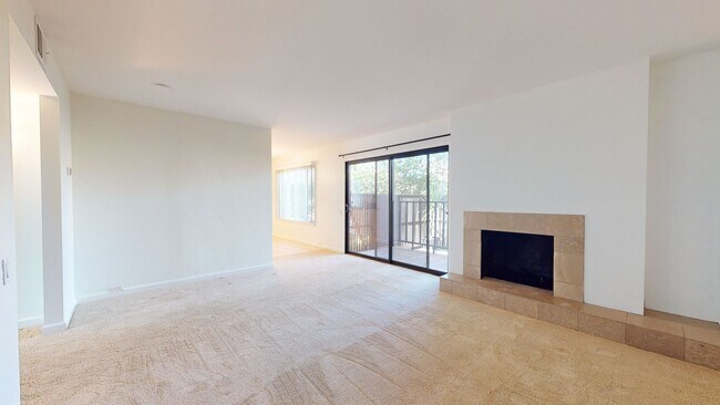Building Photo - Beautiful Condo Available in Villa Moraga ...
