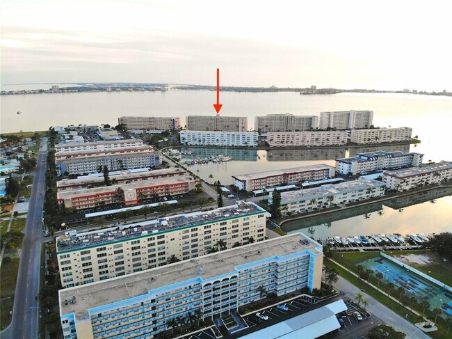 Building Photo - 5980 Shore Blvd S