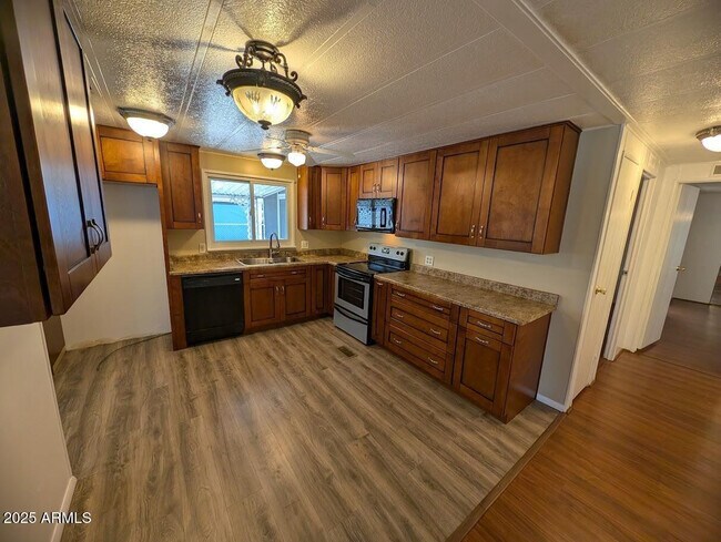 Building Photo - 18003 N 2nd St