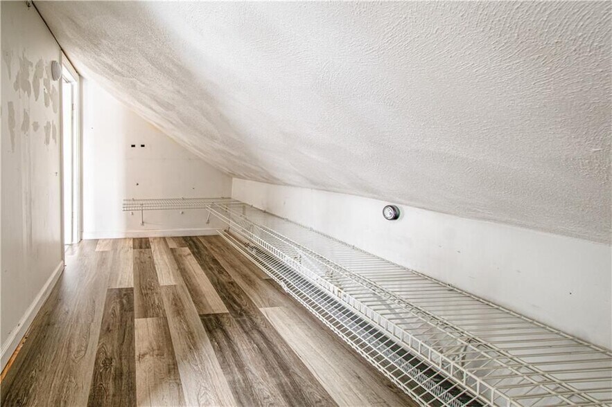 Building Photo - 216 Maplewood Ave