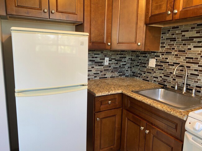 Building Photo - 1550 Detroit St