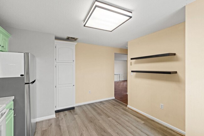 Building Photo - 12 9th St