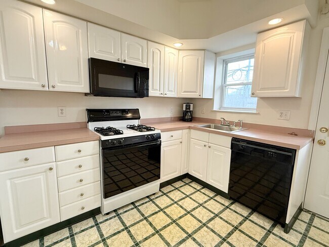 Building Photo - 2635 S Bouvier St