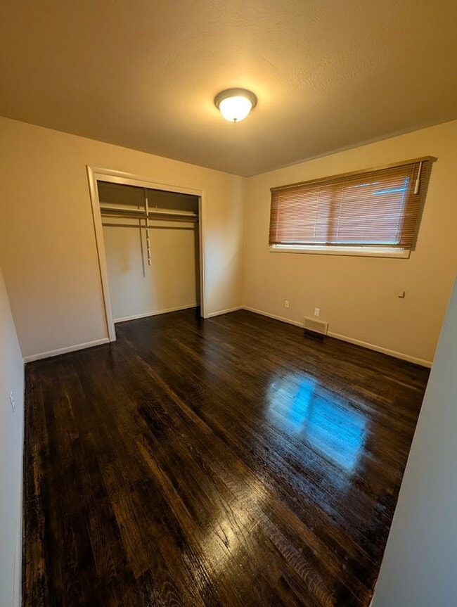 Building Photo - Huge Reno Addition House - Pet-Friendly!
