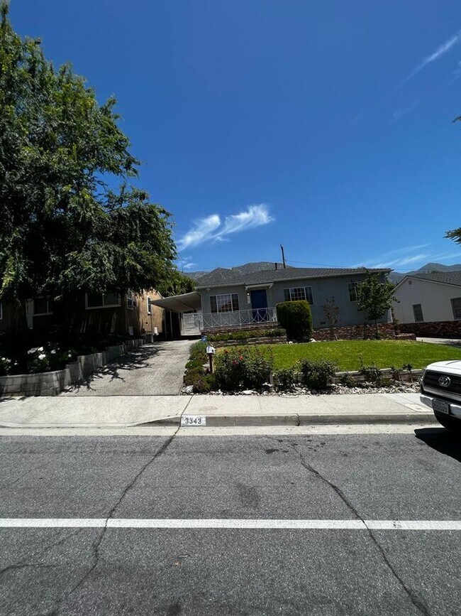 Building Photo - Beautiful 3 bed 2.5 Bath House- La Crescenta/Glendale