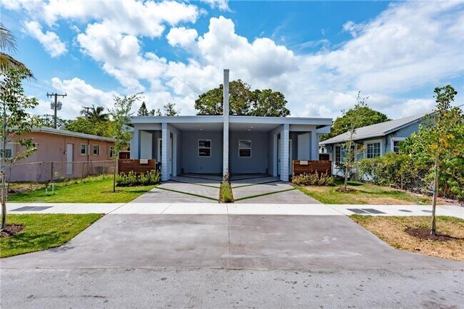 Building Photo - 1105 NE 2nd Ave