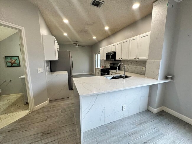 Building Photo - 1616 War Horse Ln