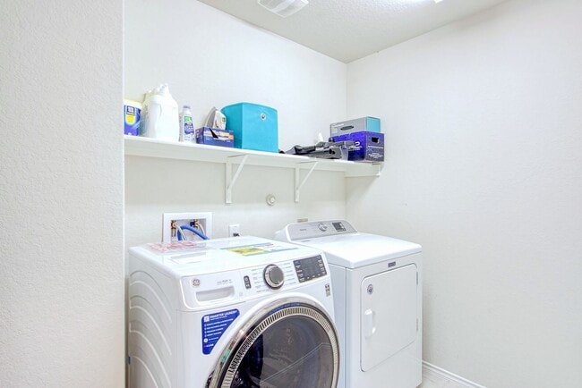 Building Photo - Kendall Brook Unit 1B