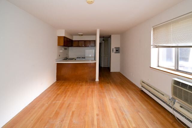 Building Photo - 663 W Wrightwood Ave