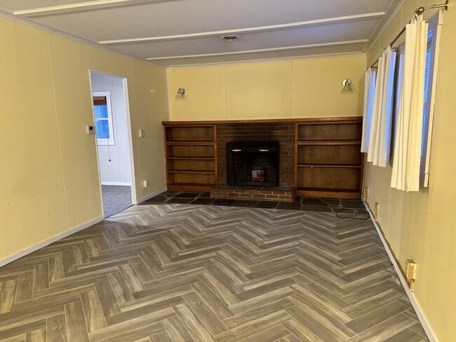 Building Photo - 43 Pleasant View St