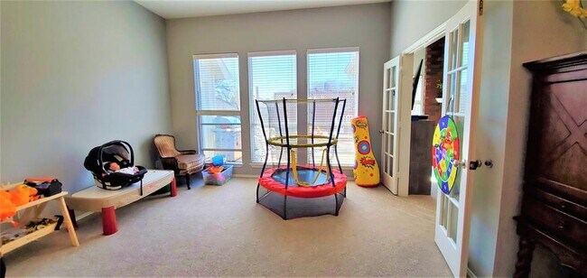 Building Photo - 5213 Valleydale Dr