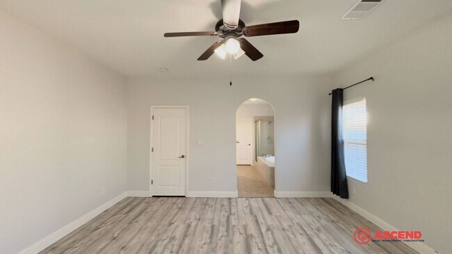 Building Photo - Stunning 3 Bedroom Home In Rosedale!