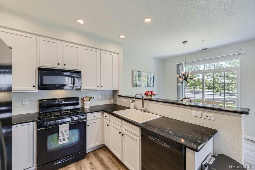 Building Photo - 17006 E Cedar Gulch Dr