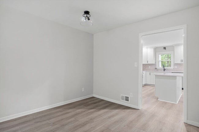 Building Photo - Beautifully Renovated Ranch in Marietta