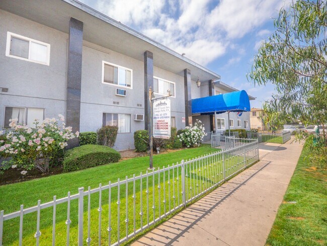 Building Photo - 7253-57 Variel Ave