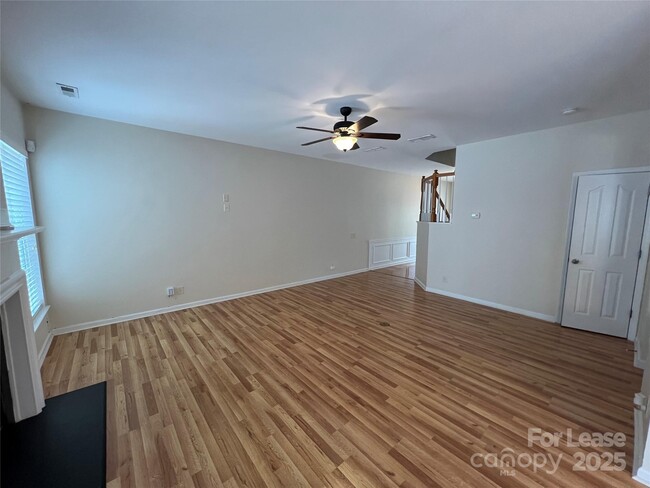 Building Photo - 10010 Blakeney Preserve Dr