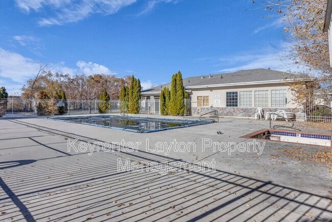 Building Photo - 490 E 700 S