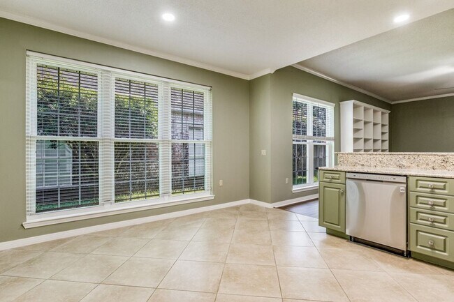 Building Photo - Great Home in the Tiger Point community of Champions Green!