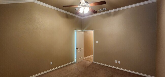 Building Photo - Beautiful 2 bed/2 bath near Clear Creek