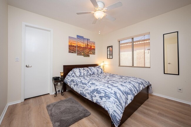 Building Photo - 707 W Baylor Ln