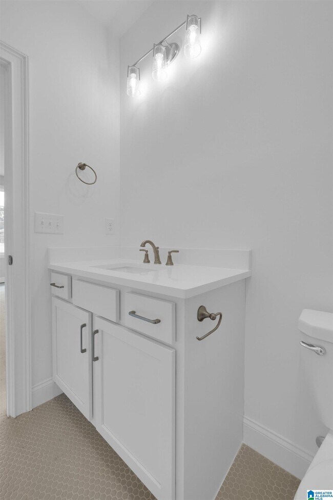 Building Photo - 4228 Oakview Ln