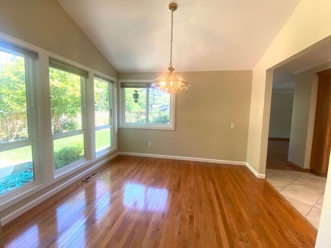 Building Photo - Pleasanton Heights 3BD, 2BA, Single Story, Great Location near downtown, Top Schools
