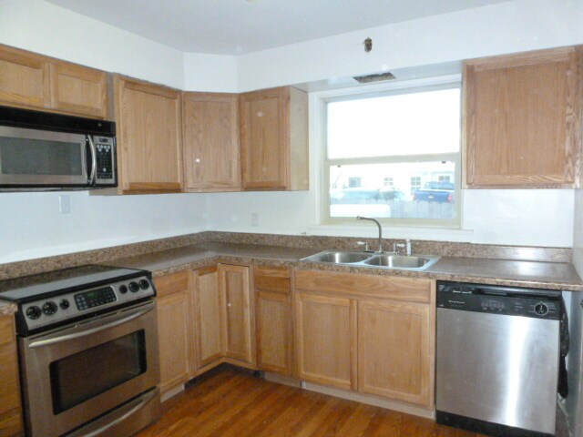 Building Photo - 204 W Placer Ave