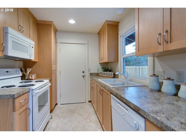 Building Photo - Cedar Hills Home on Large Lot with Fenced Backyard!!!