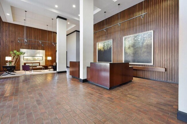 Building Photo - 2575 Peachtree Rd