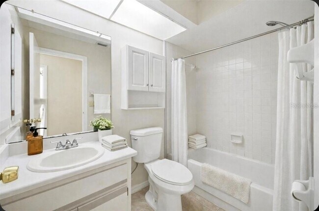 Building Photo - 1203 Saxony Cir
